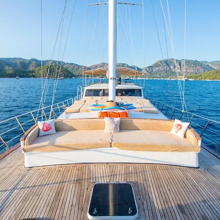 Botel Gulet Flores
