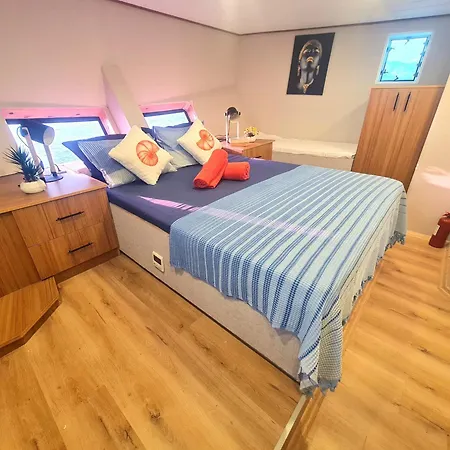 Gulet Flores Hotel na wodzie *