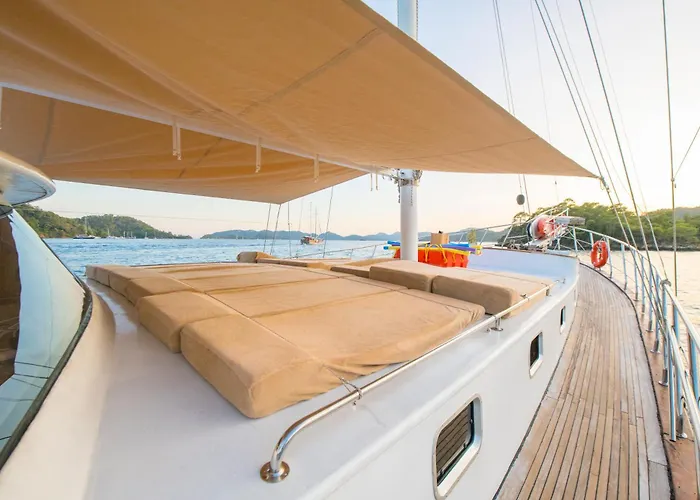 Gulet Flores フェティエ