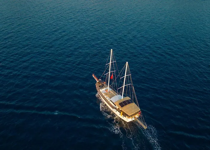 Gulet Flores フェティエ