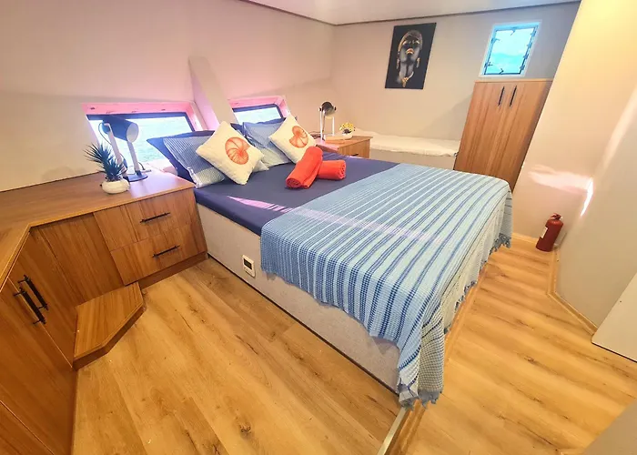 Gulet Flores Båthotell *