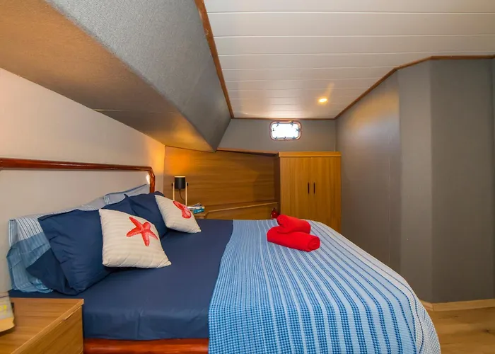 Gulet Flores Båthotell